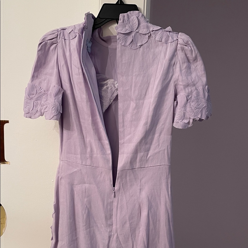 Antonio Melani
Willow Floral Applique Mock Neck Short Sleeve Midi Dress. - Picture 6 of 8
